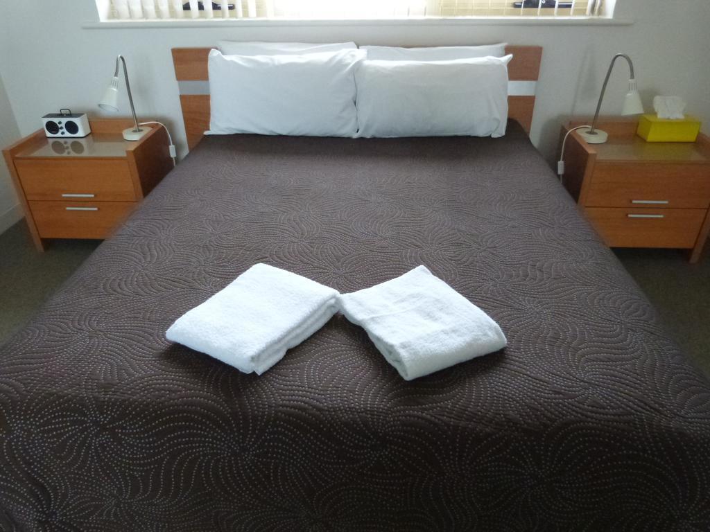 Glenelg Holiday Apartments - Corfu Adelaide Szoba fotó
